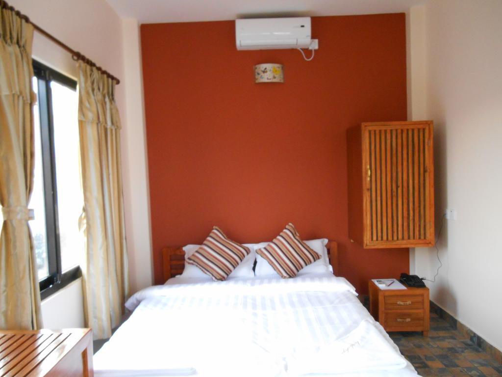 Hotel Jal Mahal Покхара Екстер'єр фото